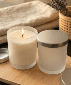 צנצנת זכוכית חלבית לנרות עם מכסה